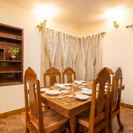 Stayvista At Pinewood Villa - Pet Friendly Villa With Lawn & Pool Table Srīnagar Extérieur photo