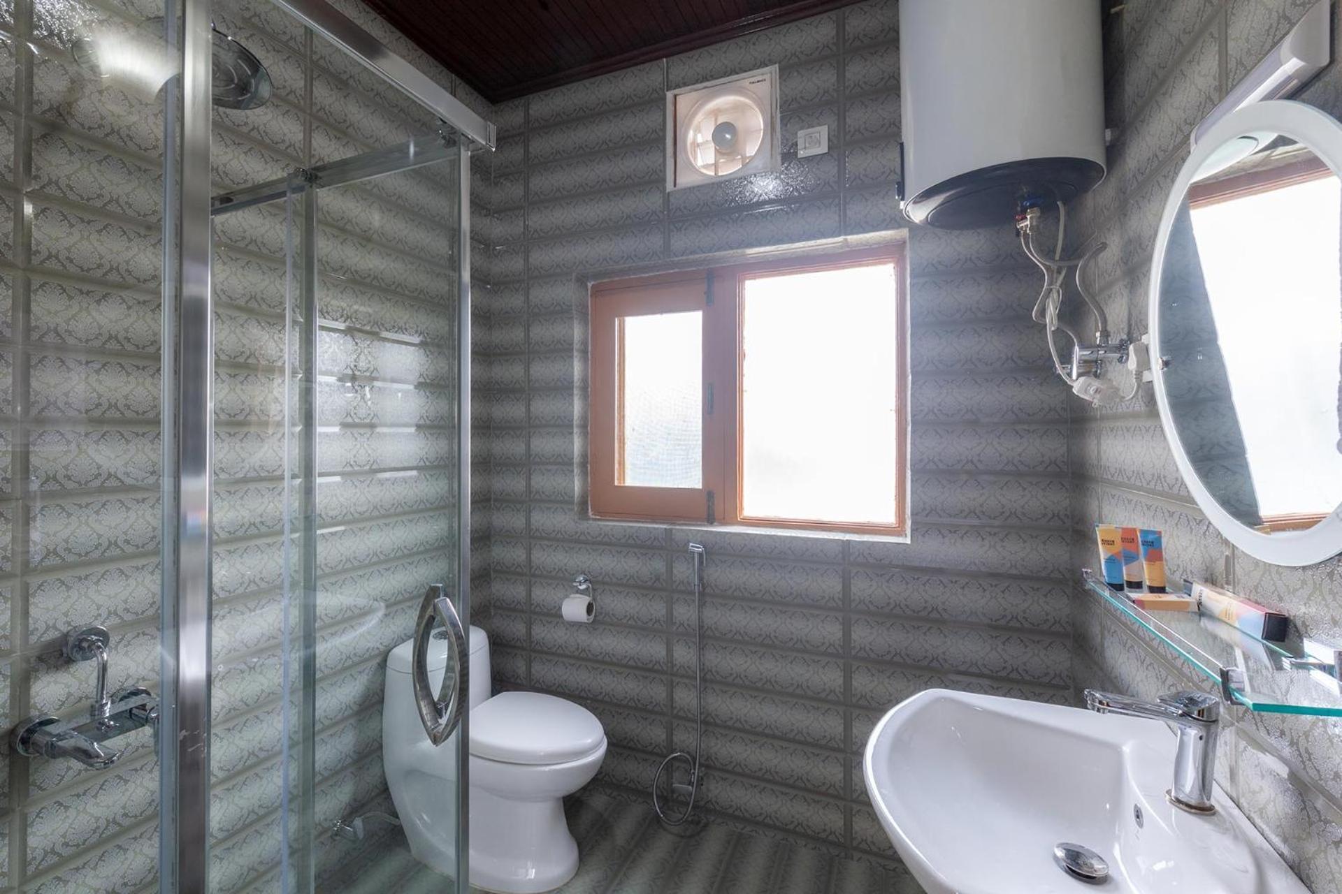 Stayvista At Pinewood Villa - Pet Friendly Villa With Lawn & Pool Table Srīnagar Extérieur photo