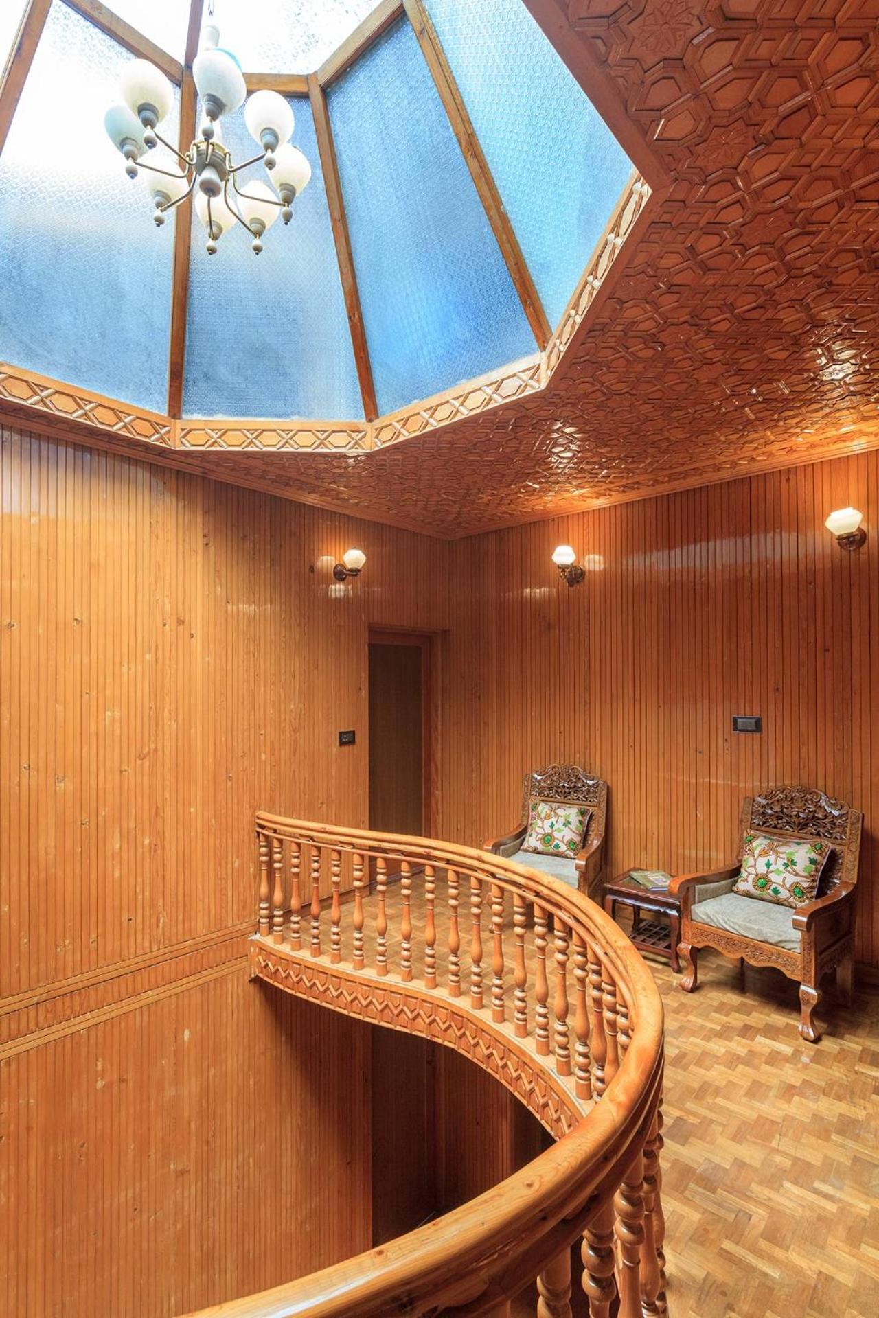 Stayvista At Pinewood Villa - Pet Friendly Villa With Lawn & Pool Table Srīnagar Extérieur photo
