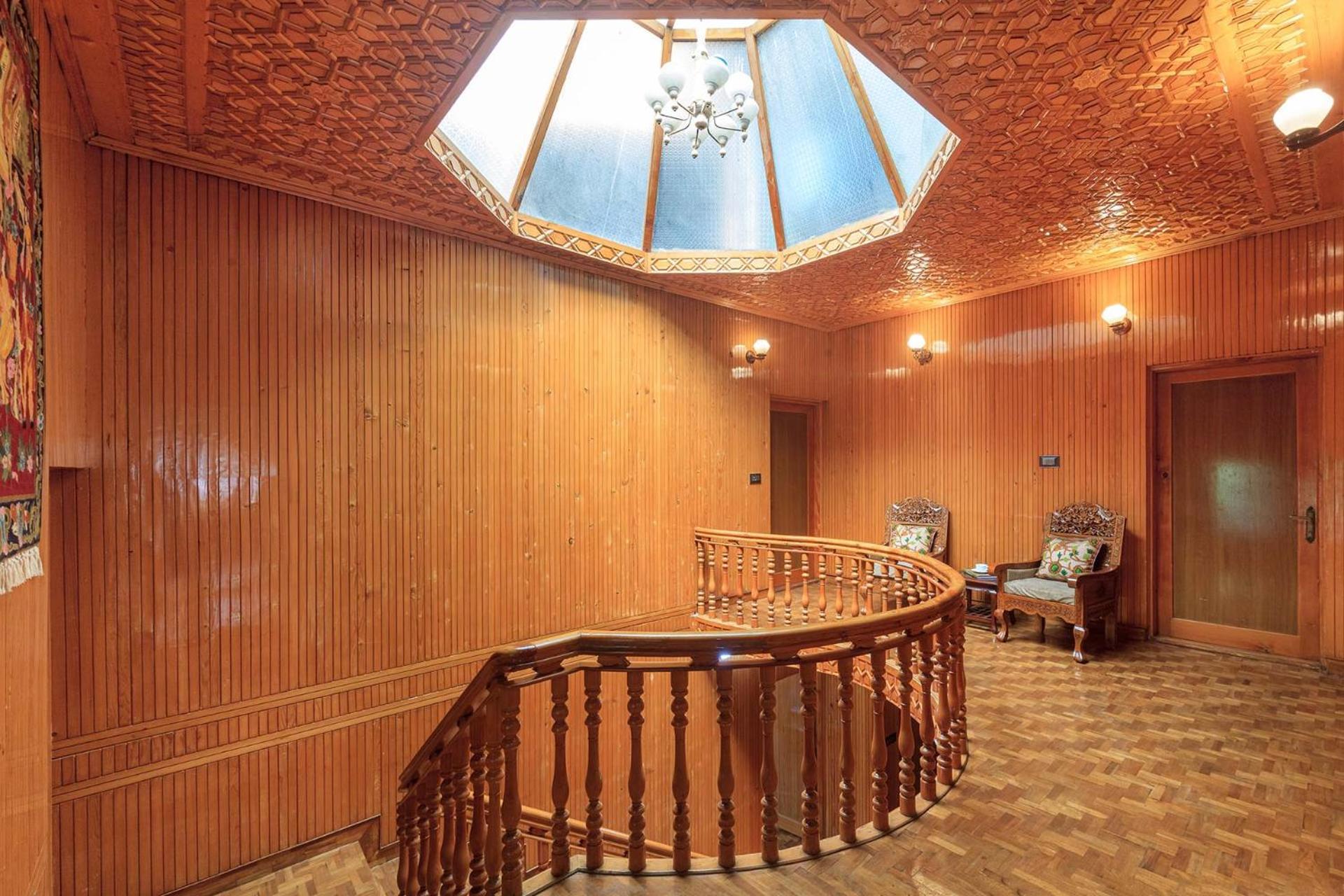 Stayvista At Pinewood Villa - Pet Friendly Villa With Lawn & Pool Table Srīnagar Extérieur photo