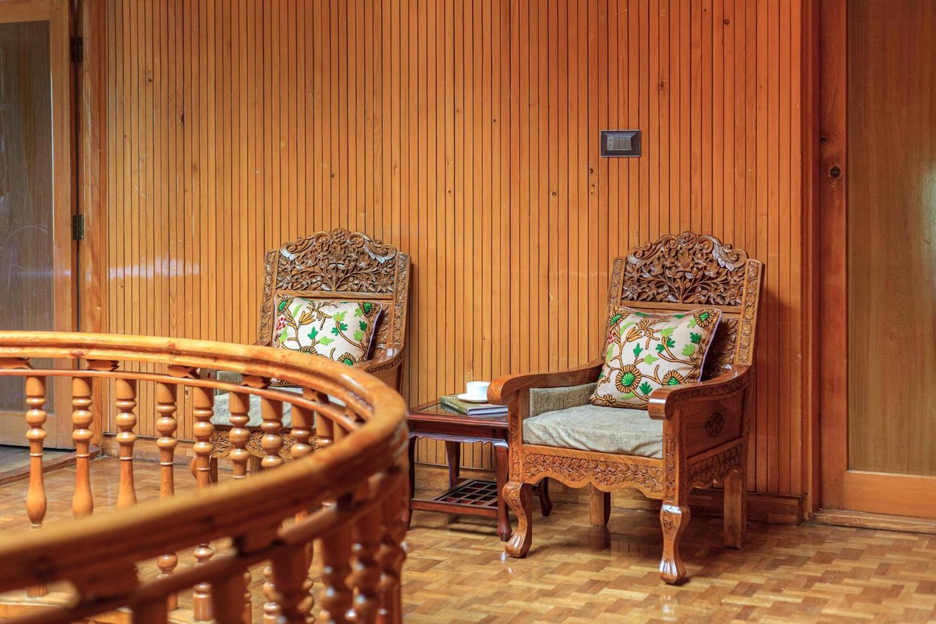 Stayvista At Pinewood Villa - Pet Friendly Villa With Lawn & Pool Table Srīnagar Extérieur photo