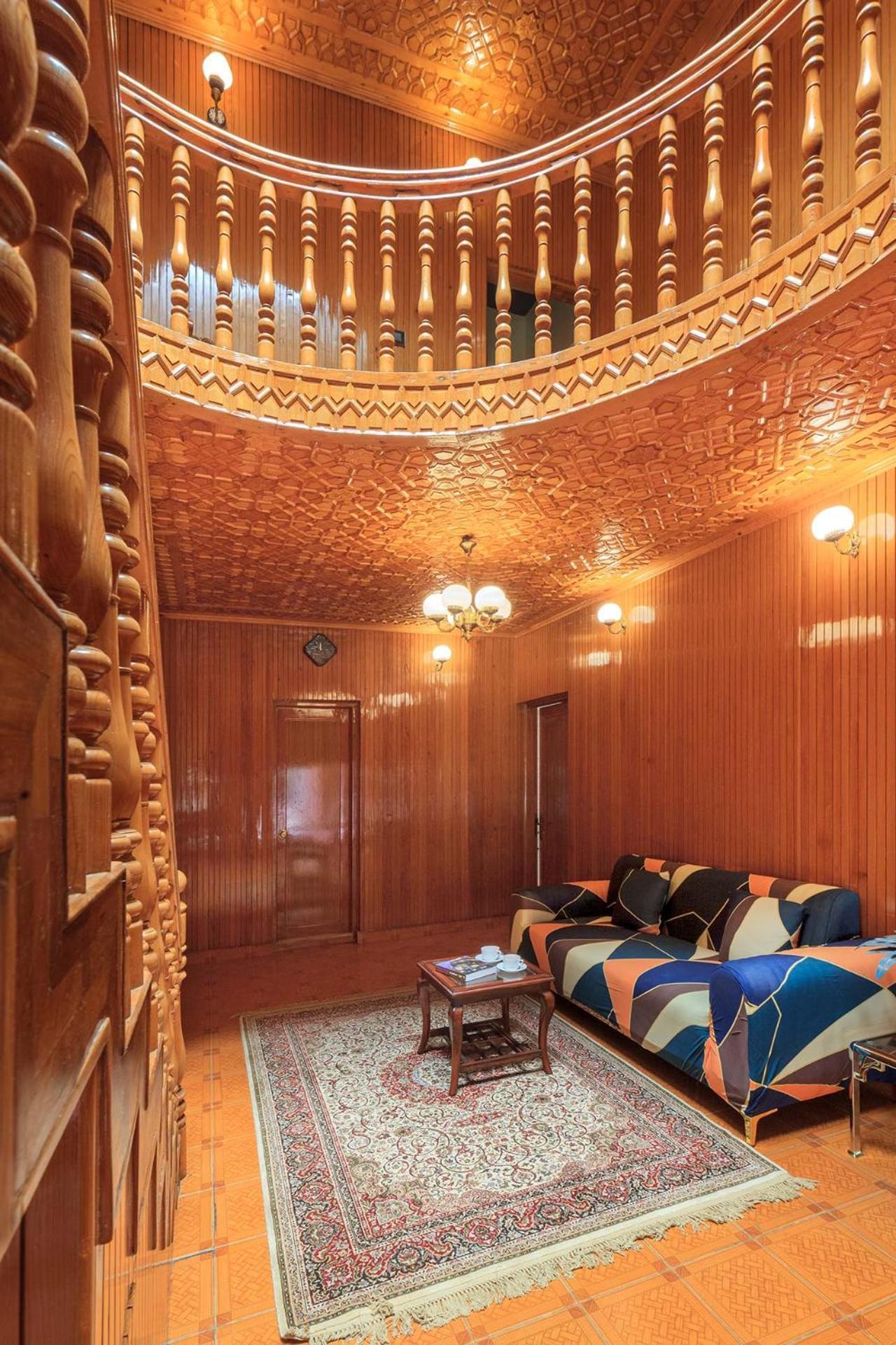 Stayvista At Pinewood Villa - Pet Friendly Villa With Lawn & Pool Table Srīnagar Extérieur photo